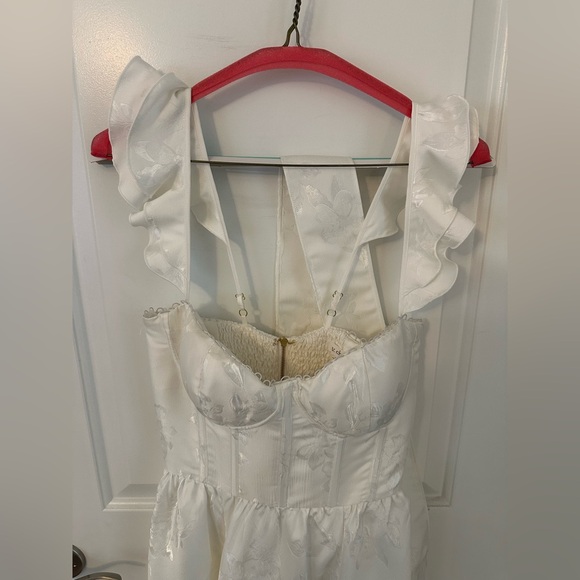 V. Chapman The Vera Dress in White Baroque Floral Size: 4 - Picture 9 of 12